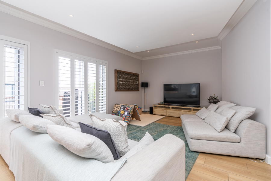 4 Bedroom Property for Sale in Sea Point Western Cape